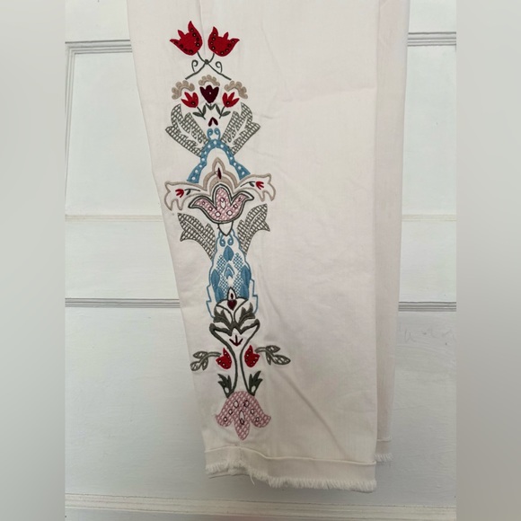 NWOT Nine West Chrystie Floral Embroidered White Capris - Picture 8 of 8